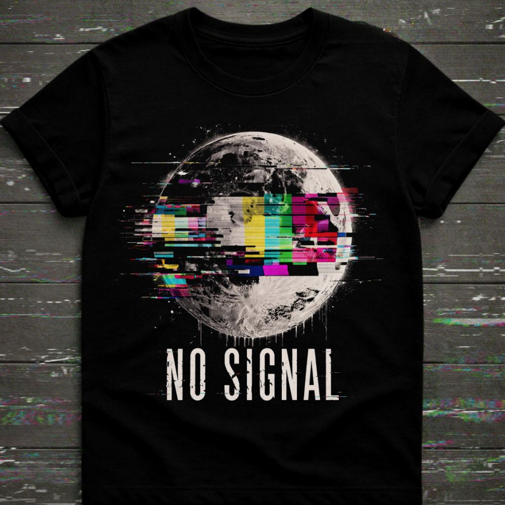 Black t-shirt with a graphic of a planet and 'NO SIGNAL' text on a wooden surface.
